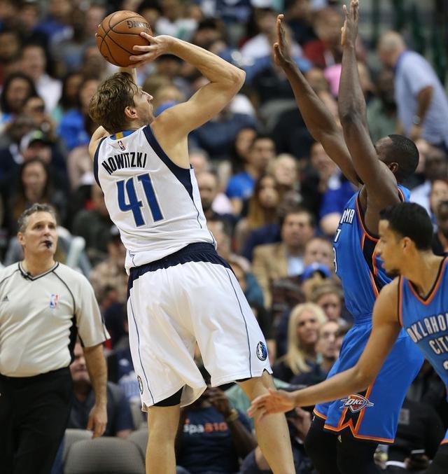 猛龙双星合砍，轻松击败小牛