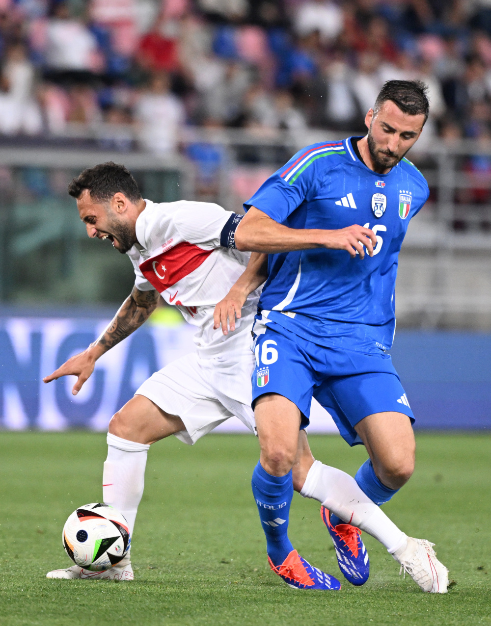 意大利足球队在重要赛事中击败对手