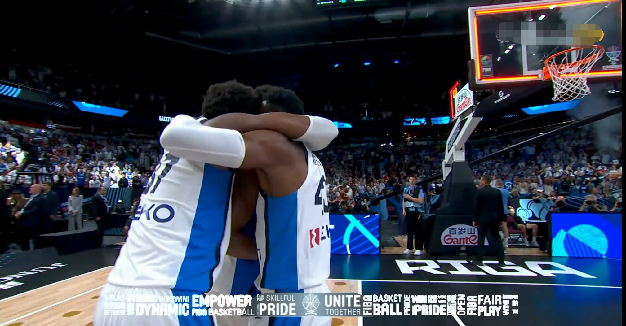 NBA场边冲突事件频发，裁判哨声不断响起的简单介绍